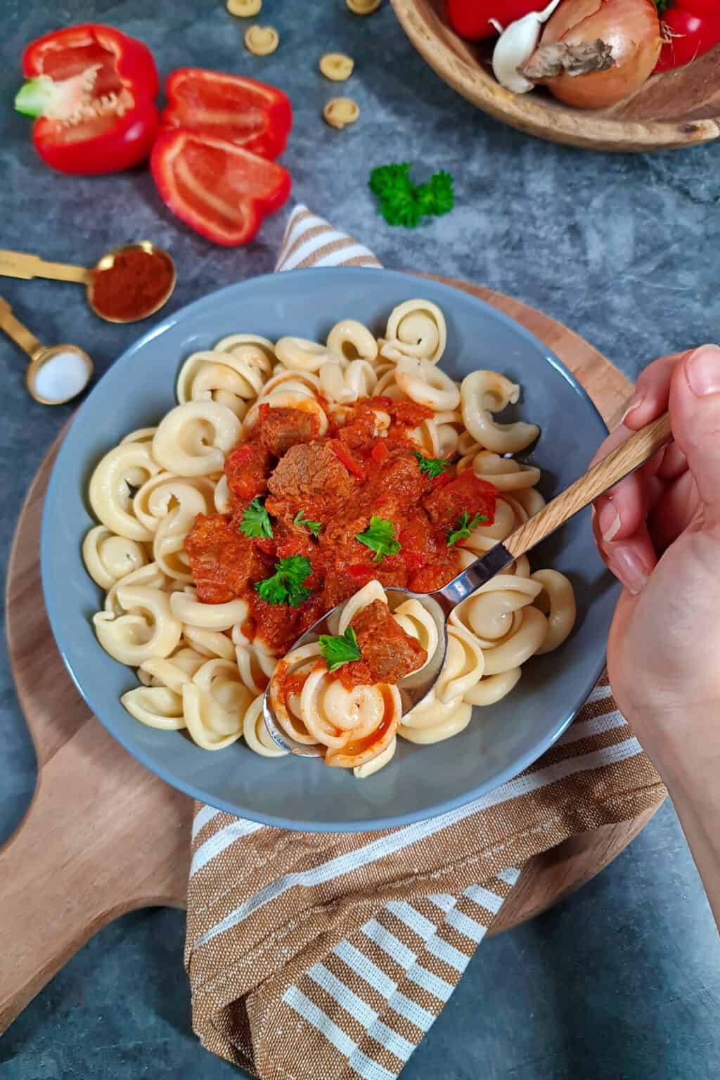 Einfaches Rindergulasch mit Paprika - Thermokoch.de