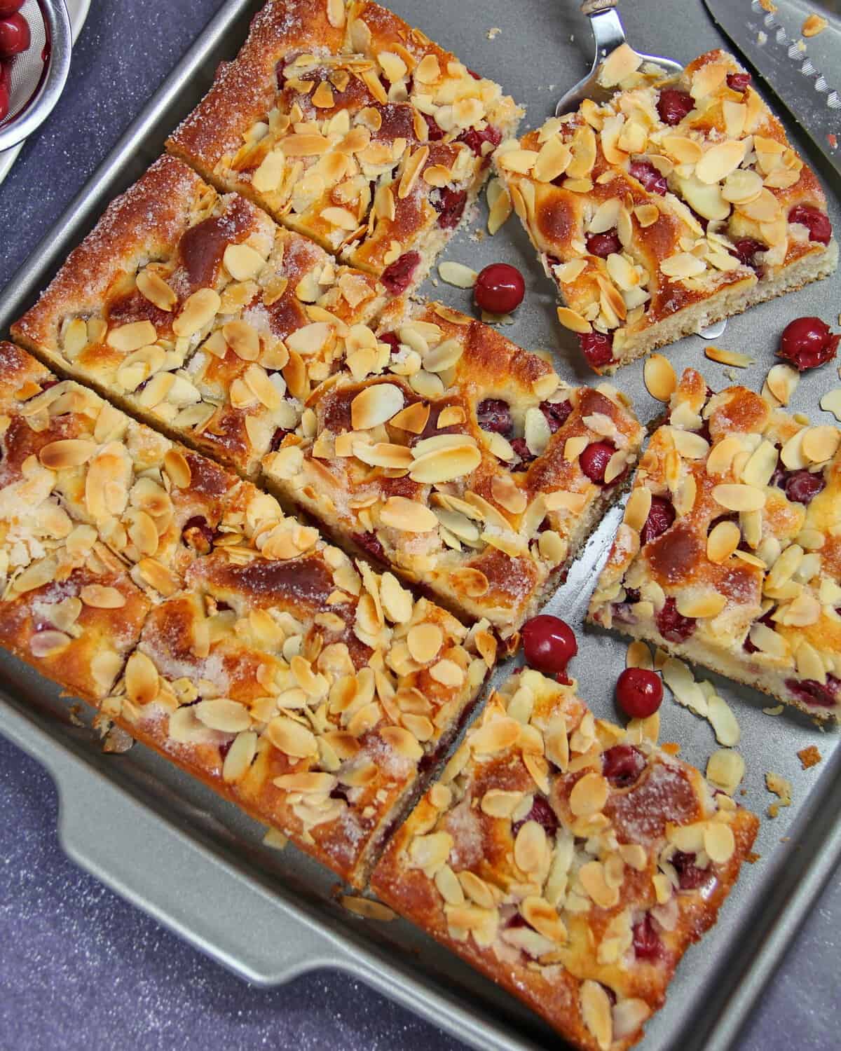 Saftiger Butterkuchen mit Kirschen - Einfaches Rezept