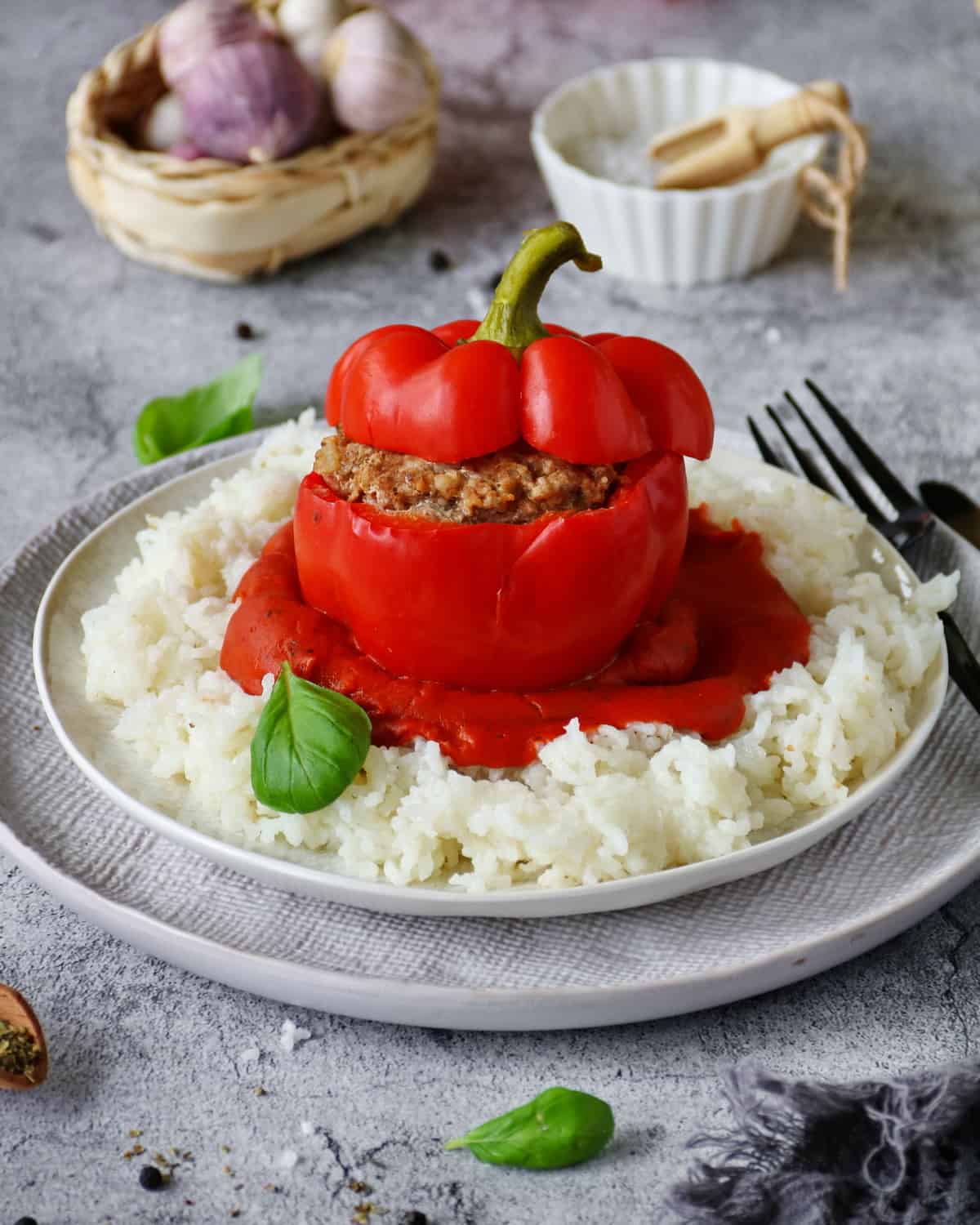 Gefüllte Paprika mit Hackfleisch - Ein einfaches und leckeres ...