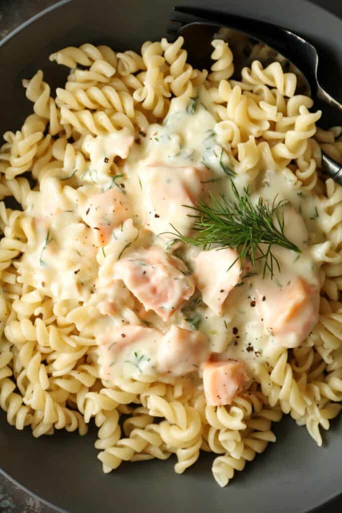 Nudeln mit Lachs-Sahne-Soße: Blitzschnelles Wohlfühlgericht in 30 ...
