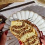 Unglaublich saftig: Dieser Nusskranz mit Marzipan wird dein neues Lieblingsrezept!