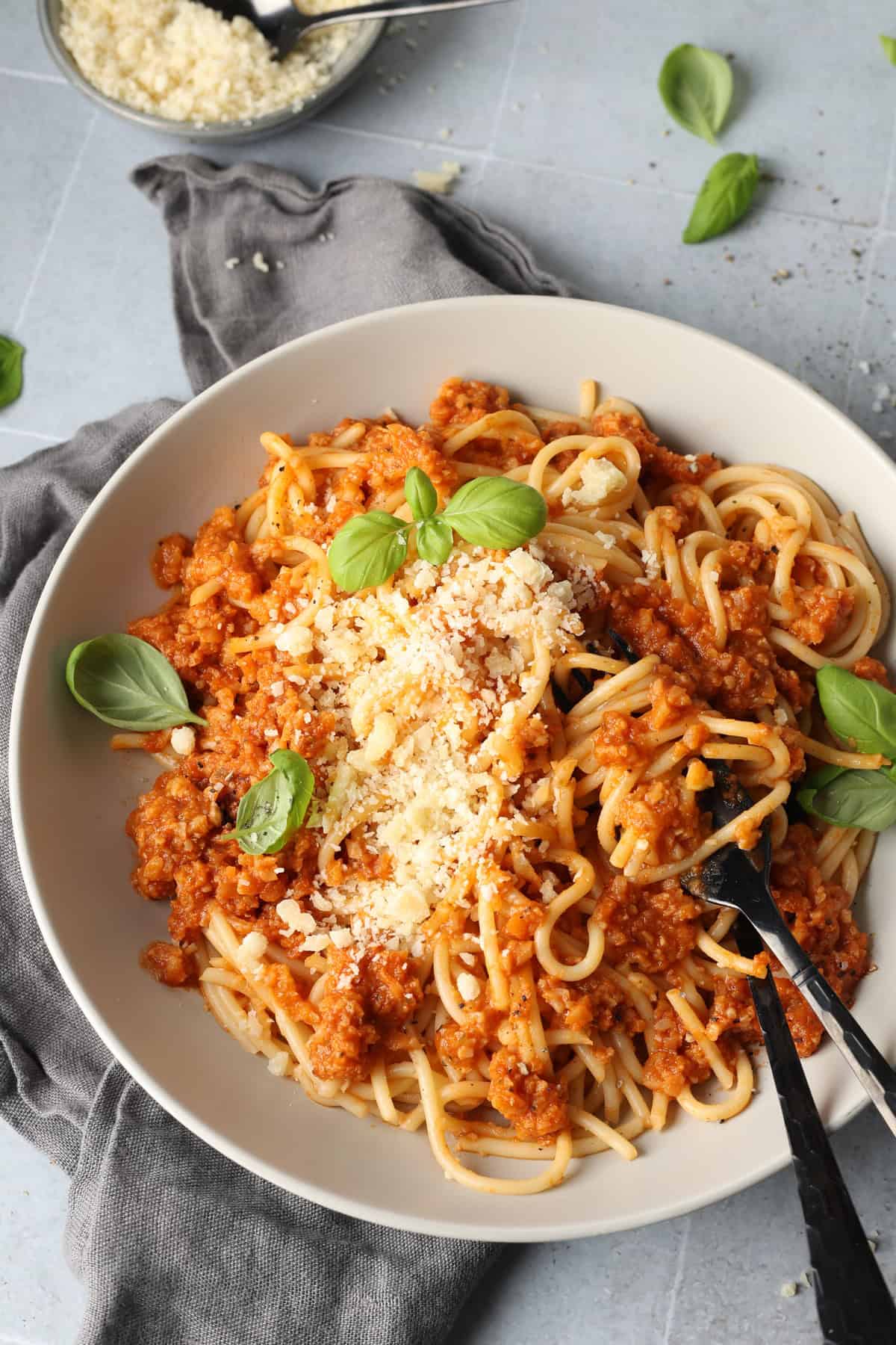 Blumenkohl-Champignon-Bolognese mit Spaghetti