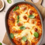 Eine Auflaufform mit Hackbällchen Toskana.