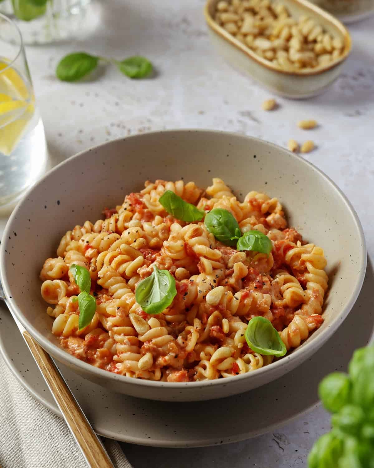 Vegetarisch: Pasta mit gerösteter Paprika-Feta-Soße