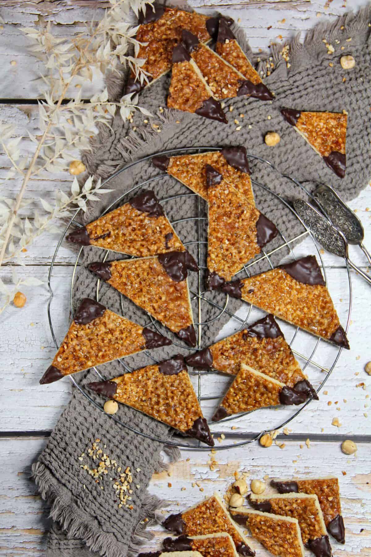 Decoratively arranged German nut triangles on a round wire cooling rack.