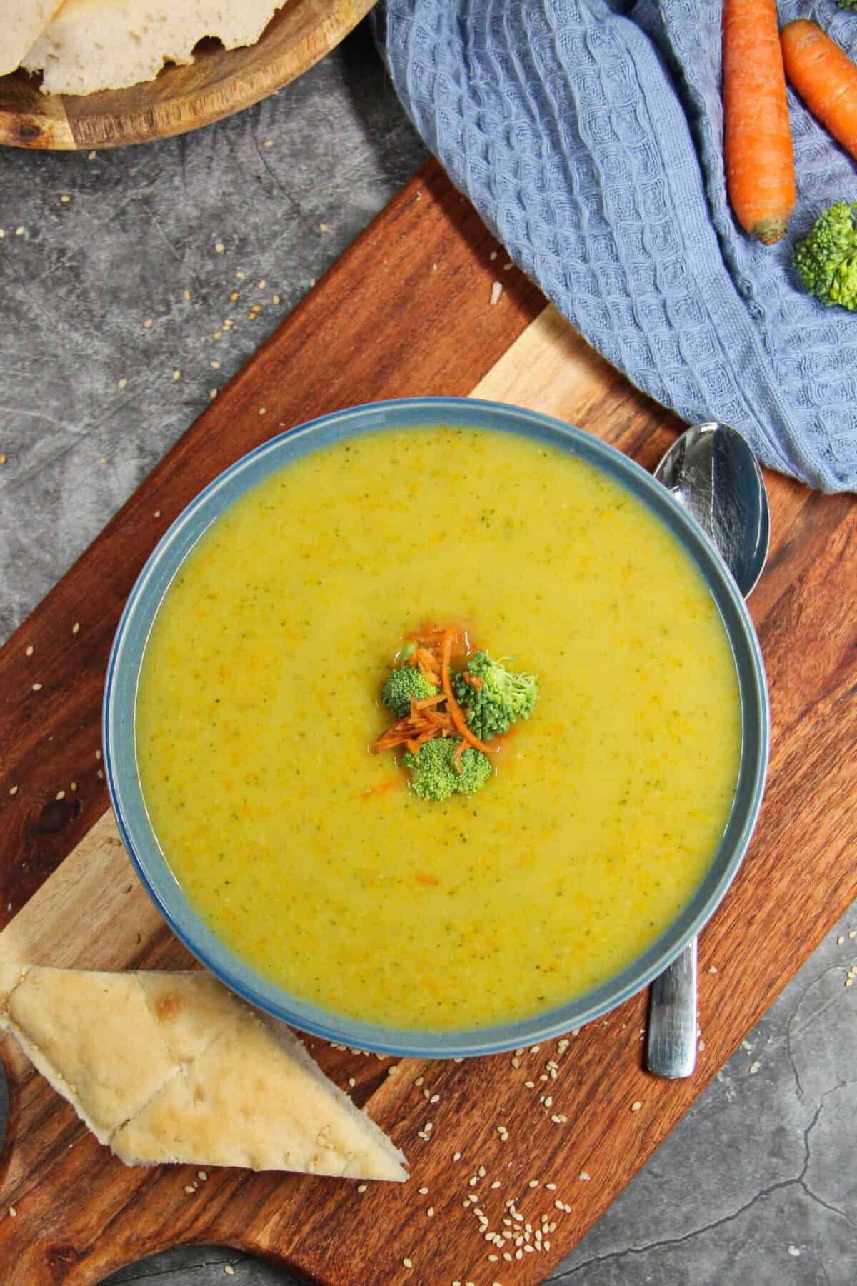 A bowl of creamy potato soup.